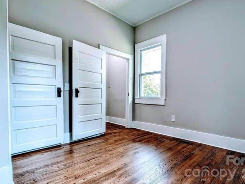 113 Brawley Street, Chester, SC 29706.  MLS# CAR4385873, YatesRealty ID 24986. 