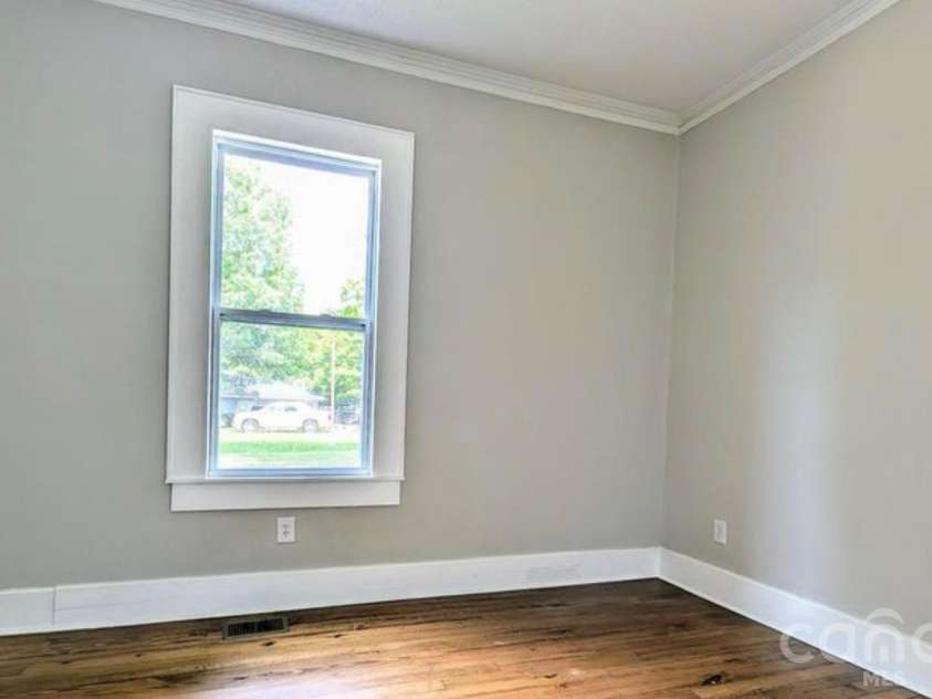 113 Brawley Street, Chester, SC 29706.  MLS# CAR4385873, YatesRealty ID 24986. 