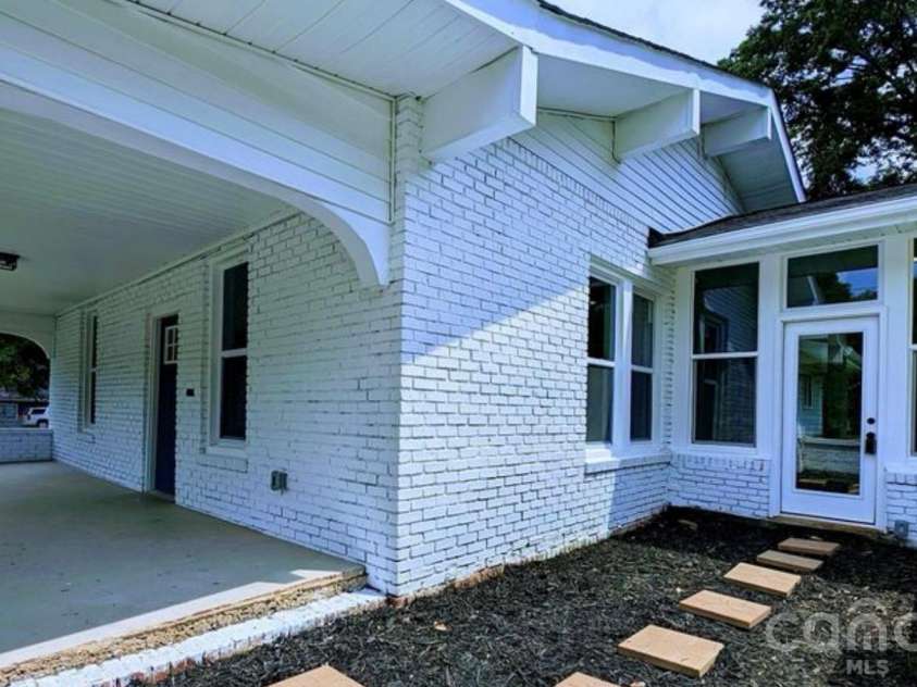 113 Brawley Street, Chester, SC 29706.  MLS# CAR4385873, YatesRealty ID 24986. 