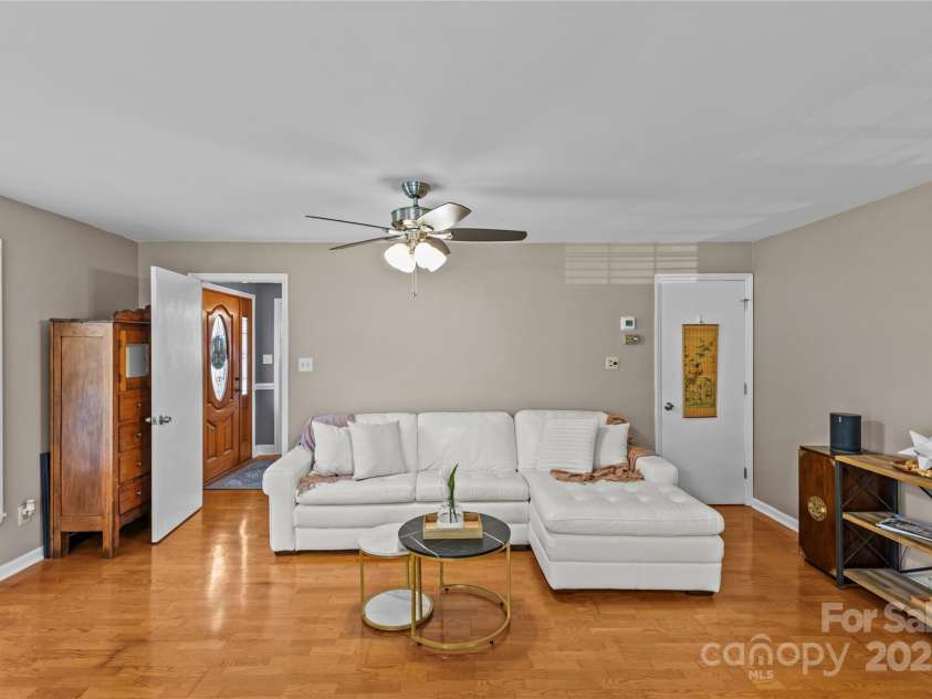 6035 Idlebrook Drive, Charlotte, NC 28212.  MLS# CAR4247653, YatesRealty ID 24986. 