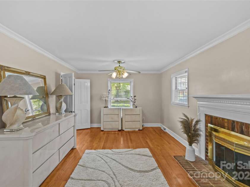 6035 Idlebrook Drive, Charlotte, NC 28212.  MLS# CAR4247653, YatesRealty ID 24986. 