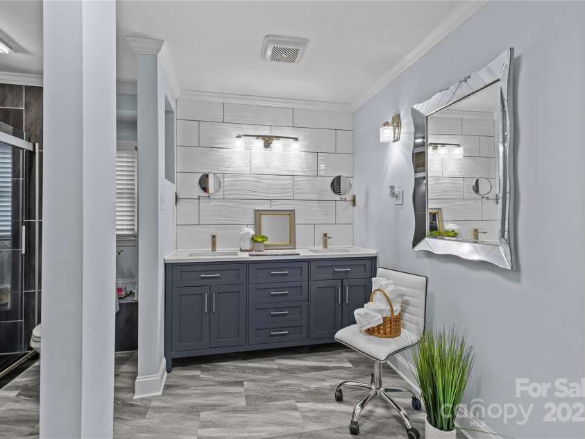 6035 Idlebrook Drive, Charlotte, NC 28212.  MLS# CAR4247653, YatesRealty ID 24986. 