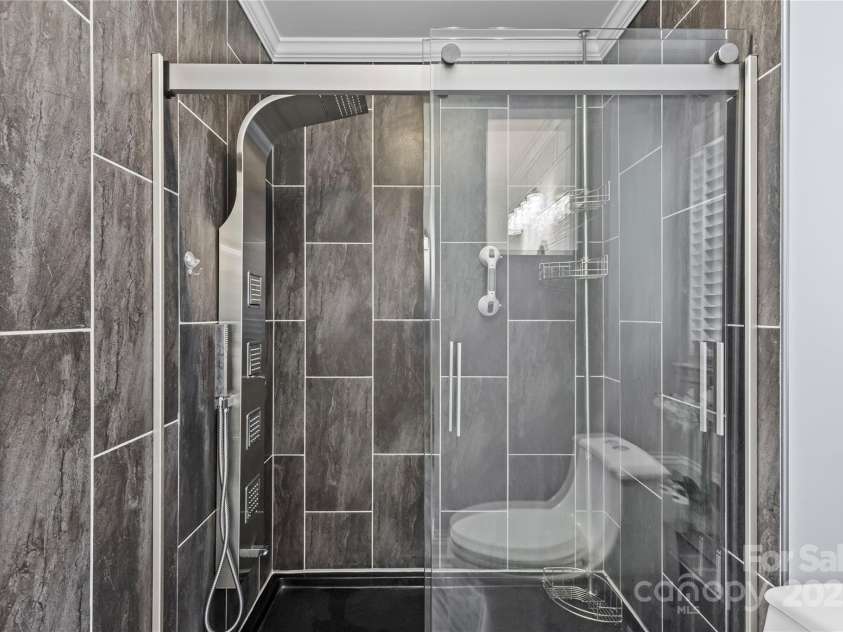 6035 Idlebrook Drive, Charlotte, NC 28212.  MLS# CAR4247653, YatesRealty ID 24986. 