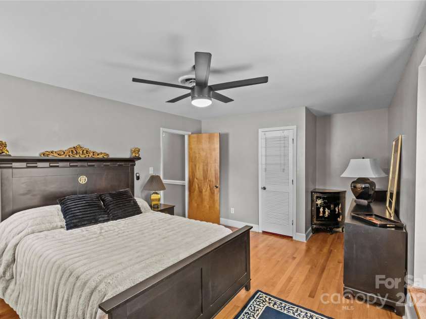 6035 Idlebrook Drive, Charlotte, NC 28212.  MLS# CAR4247653, YatesRealty ID 24986. 