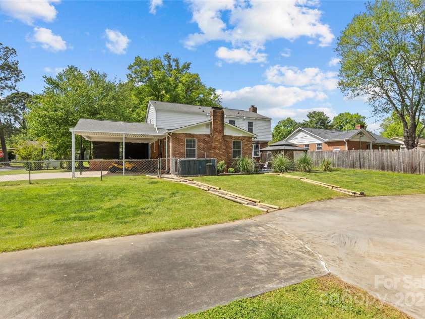 6035 Idlebrook Drive, Charlotte, NC 28212.  MLS# CAR4247653, YatesRealty ID 24986. 