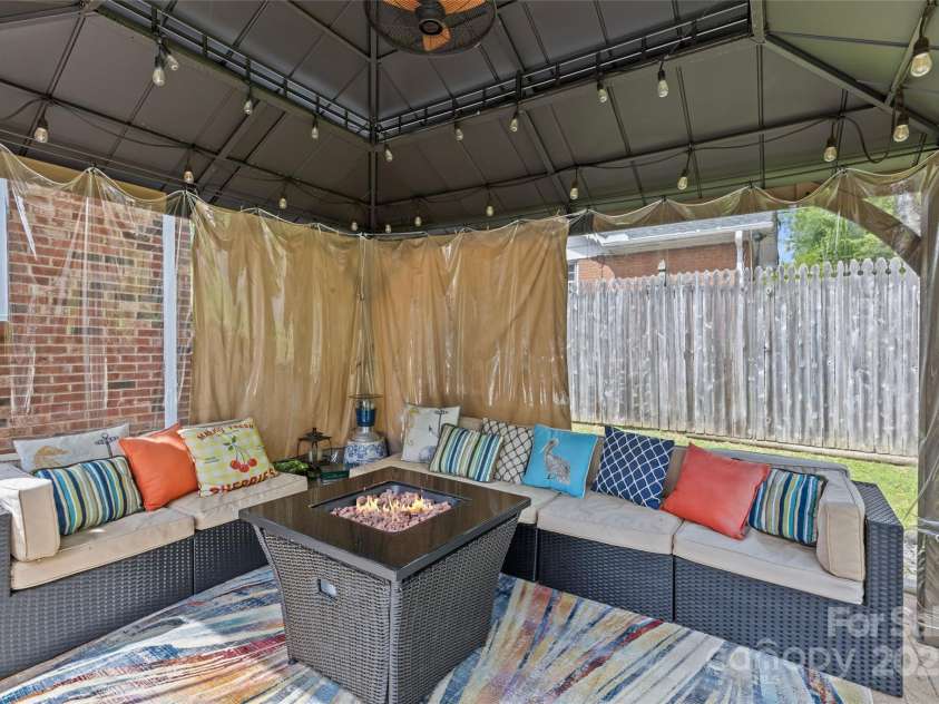 6035 Idlebrook Drive, Charlotte, NC 28212.  MLS# CAR4247653, YatesRealty ID 24986. 