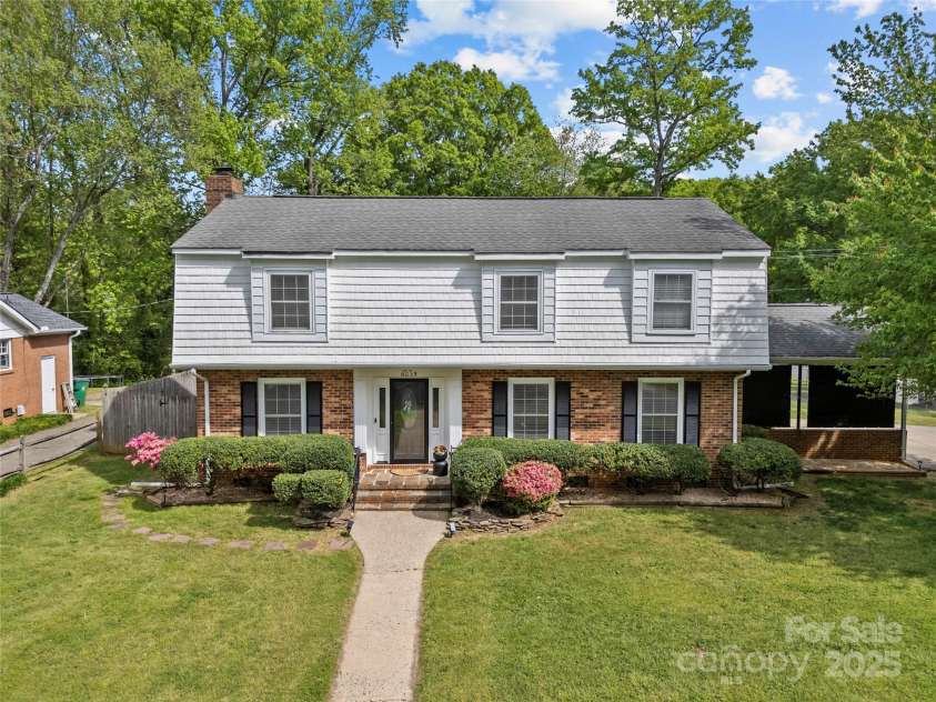 6035 Idlebrook Drive, Charlotte, NC 28212.  MLS# CAR4247653, YatesRealty ID 24986. Almost 2600 sq feet in the main house. 4+bedrooms and 2.5 bathrooms.