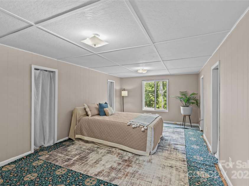 6035 Idlebrook Drive, Charlotte, NC 28212.  MLS# CAR4247653, YatesRealty ID 24986. Room over the garage