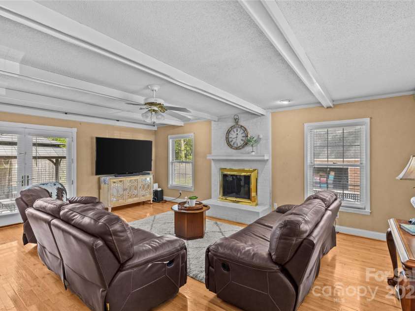 6035 Idlebrook Drive, Charlotte, NC 28212.  MLS# CAR4247653, YatesRealty ID 24986. This room has a closet and could be used as a bedroom or additional living room.