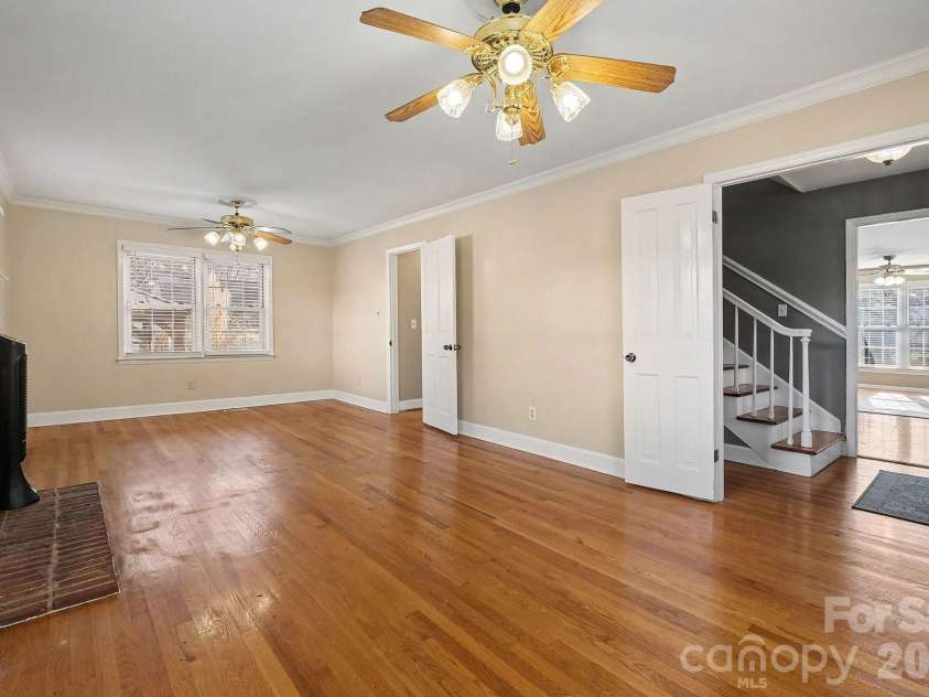 6035 Idlebrook Drive, Charlotte, NC 28212.  MLS# CAR4334979, YatesRealty ID 24986. 