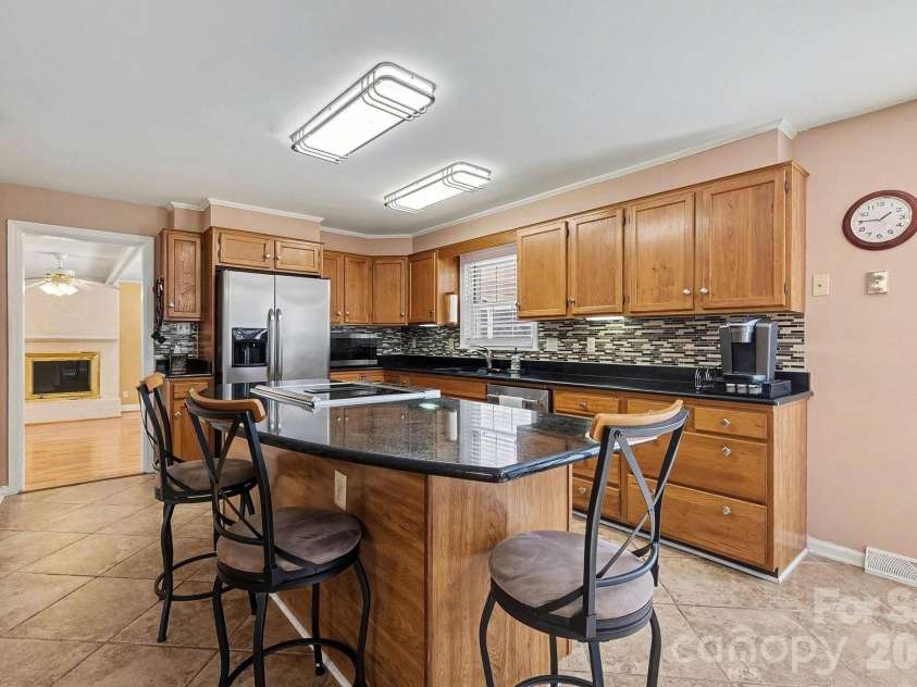 6035 Idlebrook Drive, Charlotte, NC 28212.  MLS# CAR4334979, YatesRealty ID 24986. 