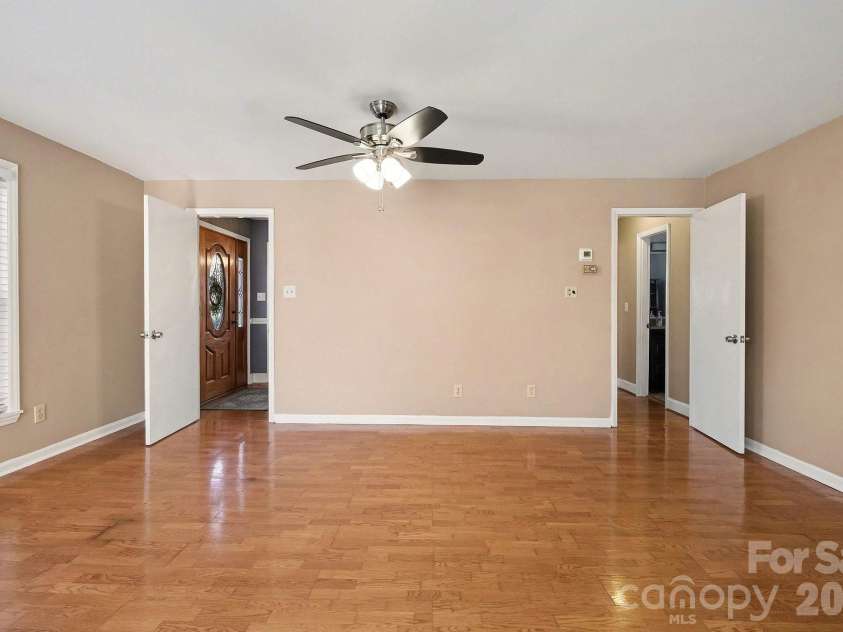 6035 Idlebrook Drive, Charlotte, NC 28212.  MLS# CAR4334979, YatesRealty ID 24986. 