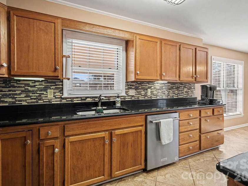 6035 Idlebrook Drive, Charlotte, NC 28212.  MLS# CAR4334979, YatesRealty ID 24986. 