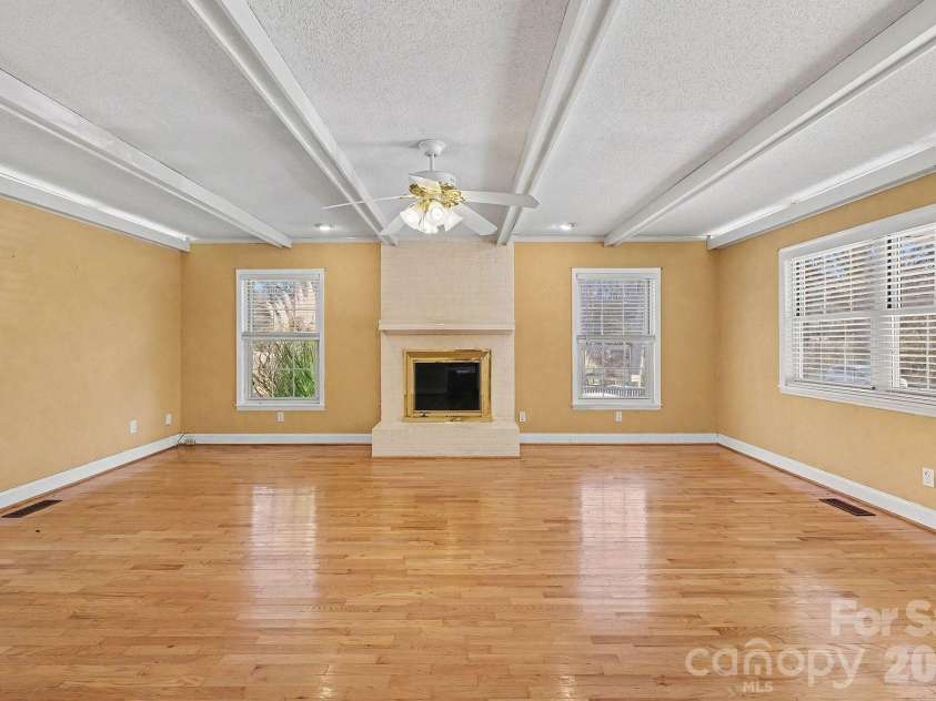 6035 Idlebrook Drive, Charlotte, NC 28212.  MLS# CAR4334979, YatesRealty ID 24986. 