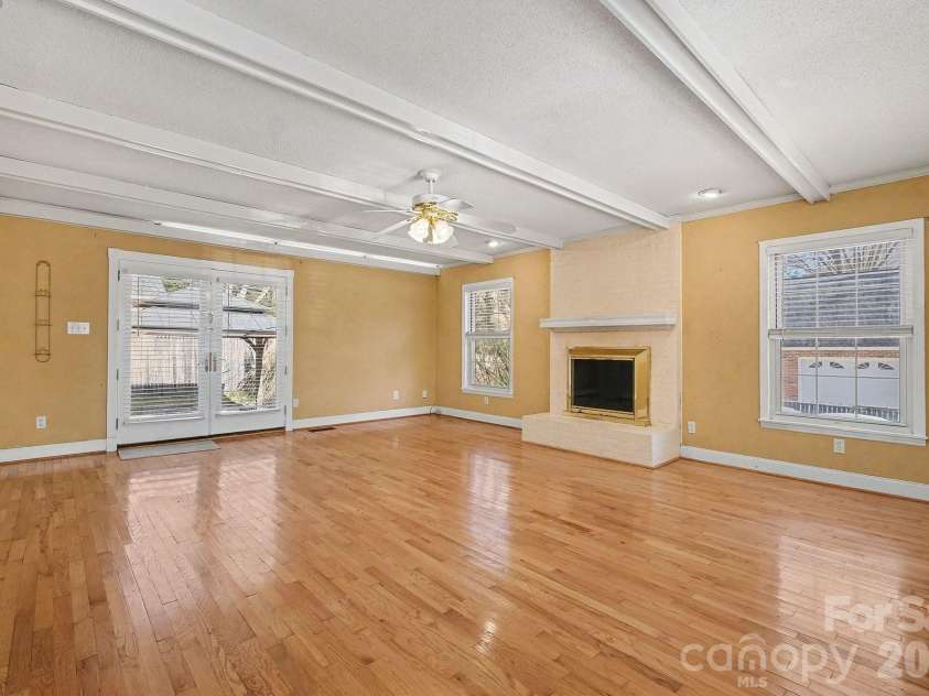 6035 Idlebrook Drive, Charlotte, NC 28212.  MLS# CAR4334979, YatesRealty ID 24986. 