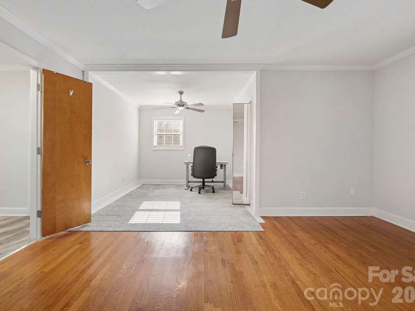 6035 Idlebrook Drive, Charlotte, NC 28212.  MLS# CAR4334979, YatesRealty ID 24986. 