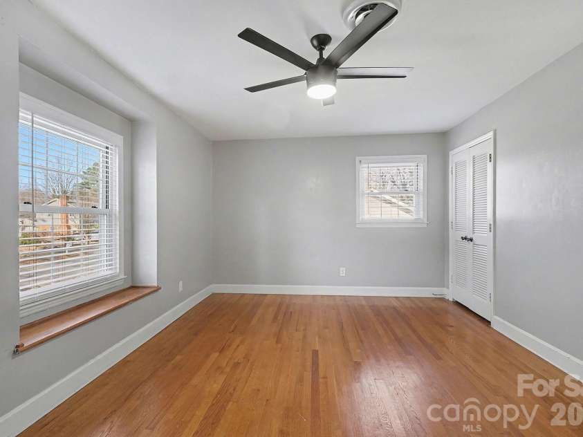 6035 Idlebrook Drive, Charlotte, NC 28212.  MLS# CAR4334979, YatesRealty ID 24986. 