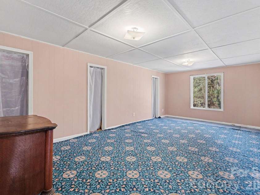 6035 Idlebrook Drive, Charlotte, NC 28212.  MLS# CAR4334979, YatesRealty ID 24986. 