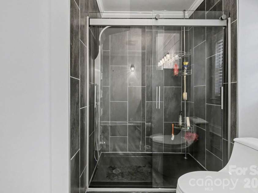 6035 Idlebrook Drive, Charlotte, NC 28212.  MLS# CAR4334979, YatesRealty ID 24986. 