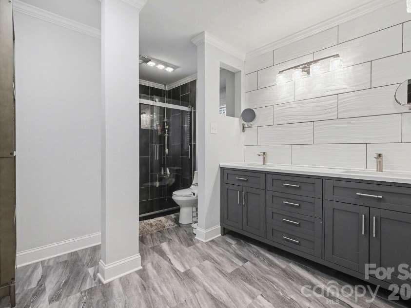 6035 Idlebrook Drive, Charlotte, NC 28212.  MLS# CAR4334979, YatesRealty ID 24986. 