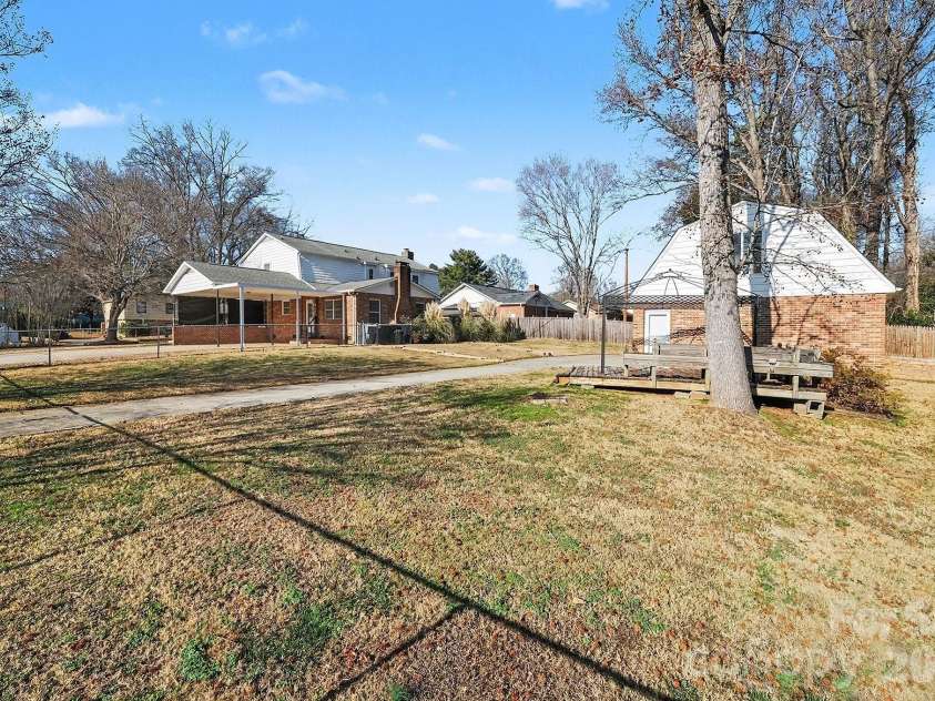 6035 Idlebrook Drive, Charlotte, NC 28212.  MLS# CAR4334979, YatesRealty ID 24986. 