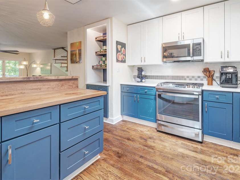 21A Cedarwood Terrace, Asheville, NC 28803.  MLS# CAR4253981, YatesRealty ID 24987. 