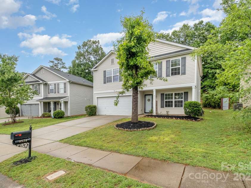 9524 Eagle Feathers Drive, Charlotte, NC 28214.  MLS# CAR4264722, YatesRealty ID 24988. 