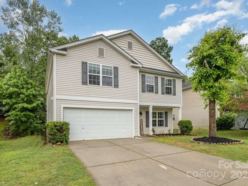 9524 Eagle Feathers Drive, Charlotte, NC 28214.  MLS# CAR4264722, YatesRealty ID 24988. 9524 Eagle Feathers Drive