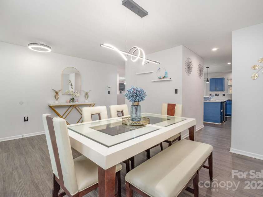 9524 Eagle Feathers Drive, Charlotte, NC 28214.  MLS# CAR4264722, YatesRealty ID 24988. Dining Area
