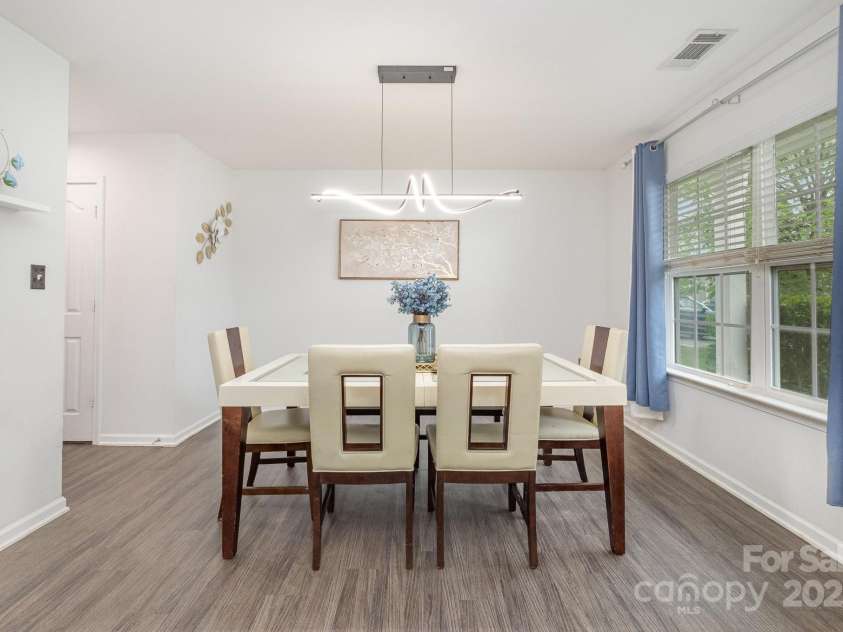 9524 Eagle Feathers Drive, Charlotte, NC 28214.  MLS# CAR4264722, YatesRealty ID 24988. Formal Dining Room