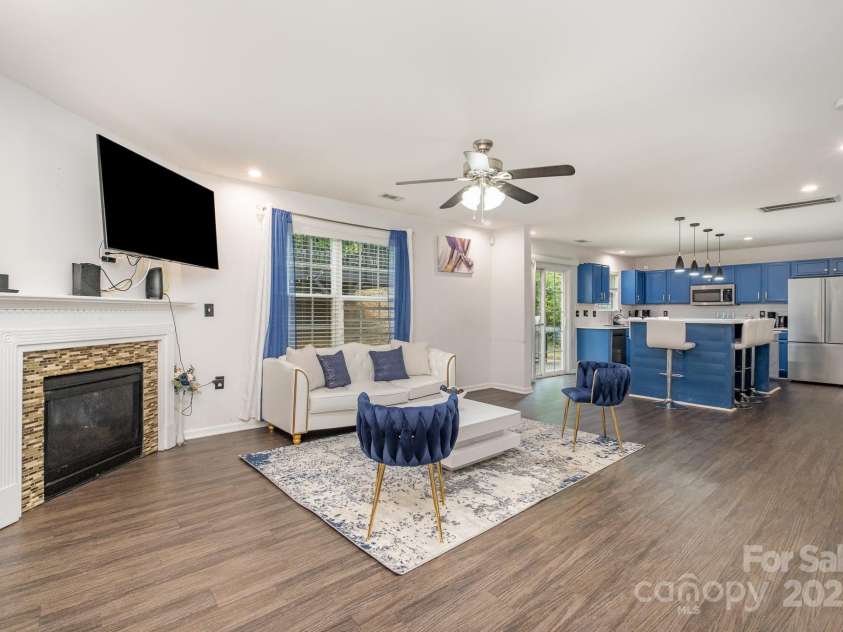 9524 Eagle Feathers Drive, Charlotte, NC 28214.  MLS# CAR4264722, YatesRealty ID 24988. Open Floor Plan