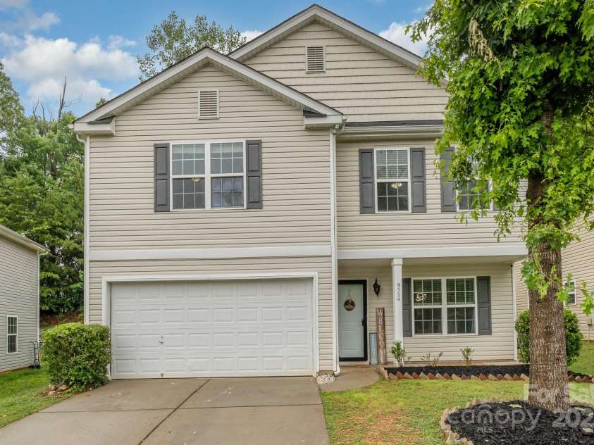9524 Eagle Feathers Drive, Charlotte, NC 28214.  MLS# CAR4264722, YatesRealty ID 24988. Welcome to your new home!
