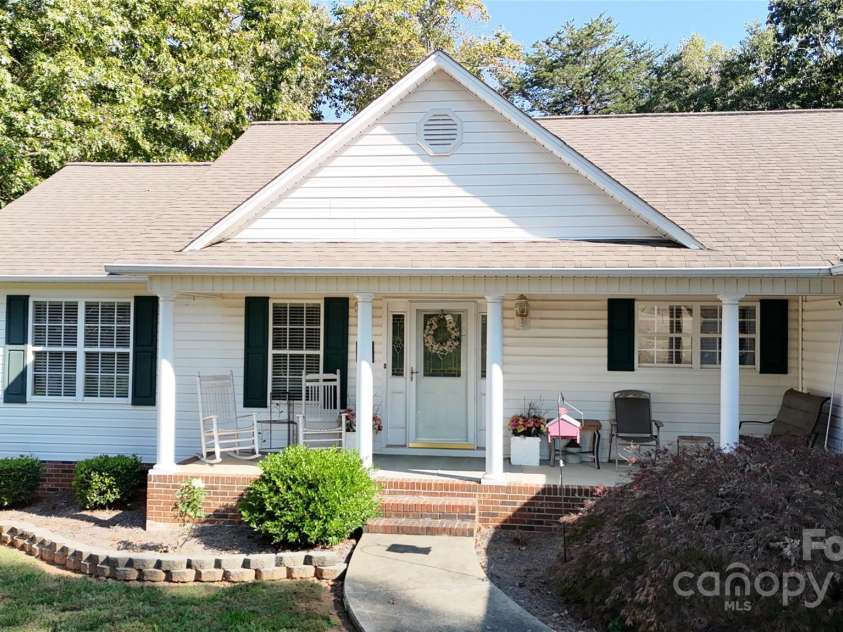 1499 Angela Court, Lincolnton, NC 28092.  MLS# CAR4189385, YatesRealty ID 2499. 