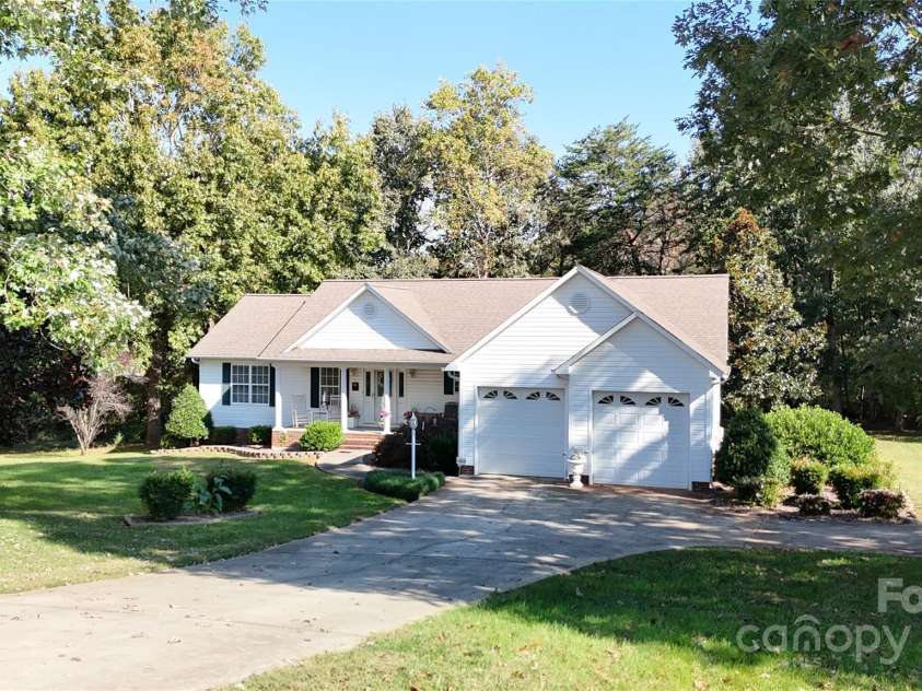 1499 Angela Court, Lincolnton, NC 28092.  MLS# CAR4189385, YatesRealty ID 2499. 