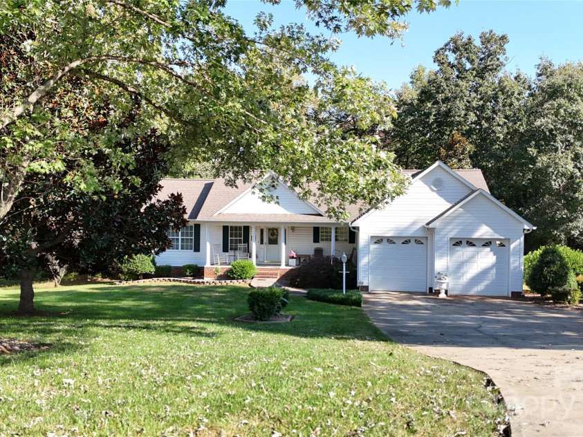 1499 Angela Court, Lincolnton, NC 28092.  MLS# CAR4189385, YatesRealty ID 2499. 