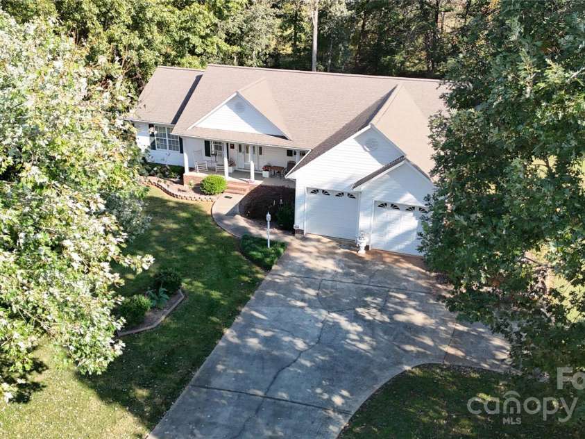 1499 Angela Court, Lincolnton, NC 28092.  MLS# CAR4189385, YatesRealty ID 2499. 