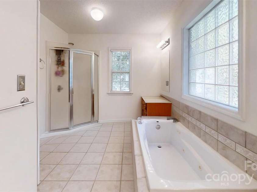 1499 Angela Court, Lincolnton, NC 28092.  MLS# CAR4189385, YatesRealty ID 2499. 