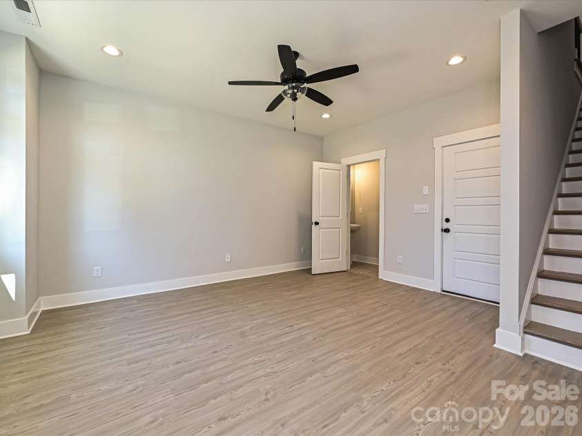 908 Callahan Street, Charlotte, NC 28206.  MLS# CAR4208862, YatesRealty ID 2499. 1st Floor Flex Room