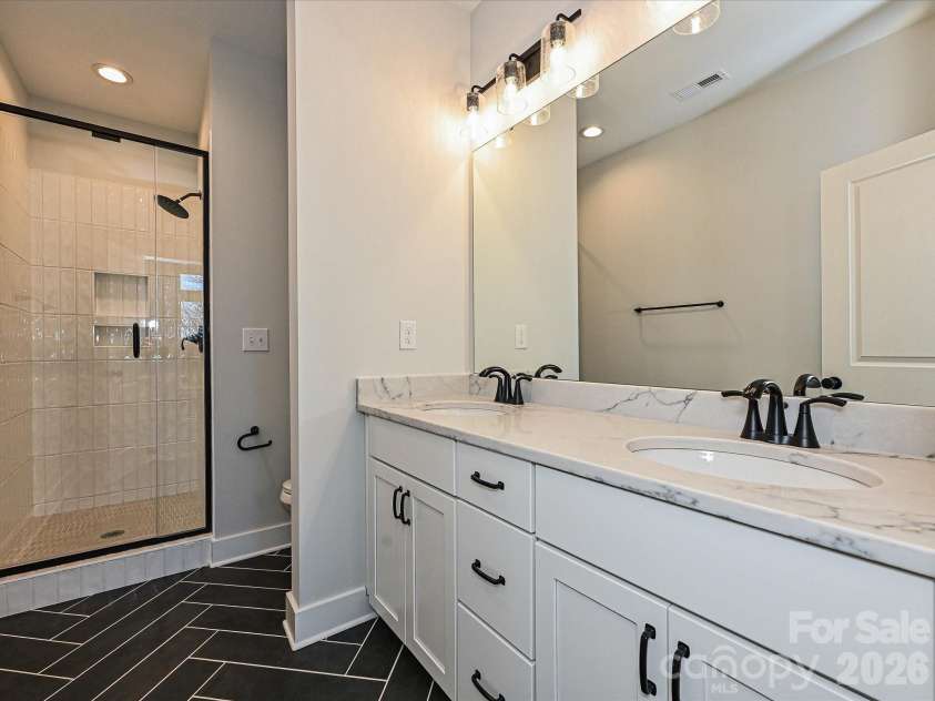 908 Callahan Street, Charlotte, NC 28206.  MLS# CAR4208862, YatesRealty ID 2499. Premier Bath