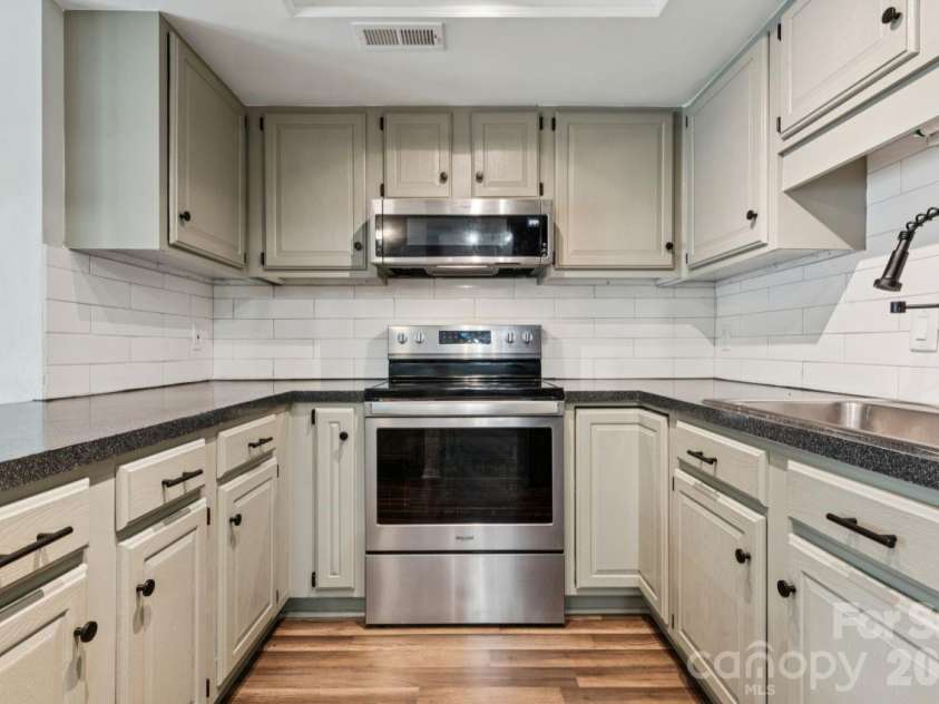 11128 Sevilla Court, Charlotte, NC 28226.  MLS# CAR4405077, YatesRealty ID 24990. 