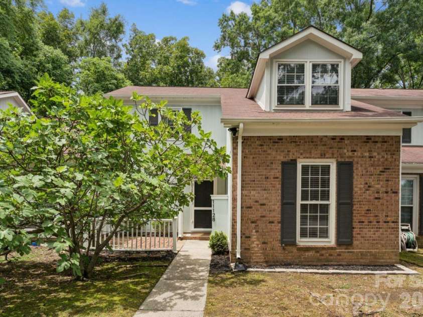 11128 Sevilla Court, Charlotte, NC 28226.  MLS# CAR4405077, YatesRealty ID 24990. 