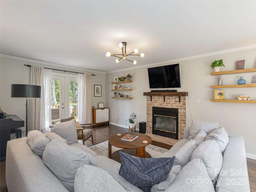 502 Windsor Forest Court, Fletcher, NC 28732.  MLS# CAR4270886, YatesRealty ID 24992. Great Room