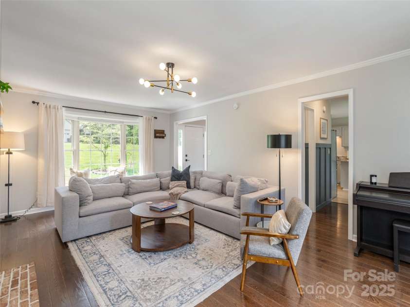 502 Windsor Forest Court, Fletcher, NC 28732.  MLS# CAR4270886, YatesRealty ID 24992. Great Room