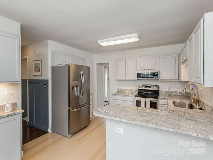 502 Windsor Forest Court, Fletcher, NC 28732.  MLS# CAR4270886, YatesRealty ID 24992. Kitchen
