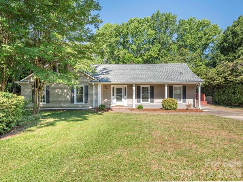 8208 Bluesage Circle, Charlotte, NC 28270.  MLS# CAR4384990, YatesRealty ID 24993. 