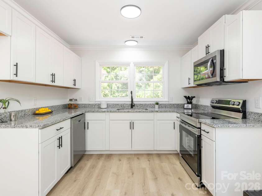 8208 Bluesage Circle, Charlotte, NC 28270.  MLS# CAR4384990, YatesRealty ID 24993. 