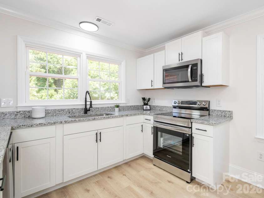 8208 Bluesage Circle, Charlotte, NC 28270.  MLS# CAR4384990, YatesRealty ID 24993. 