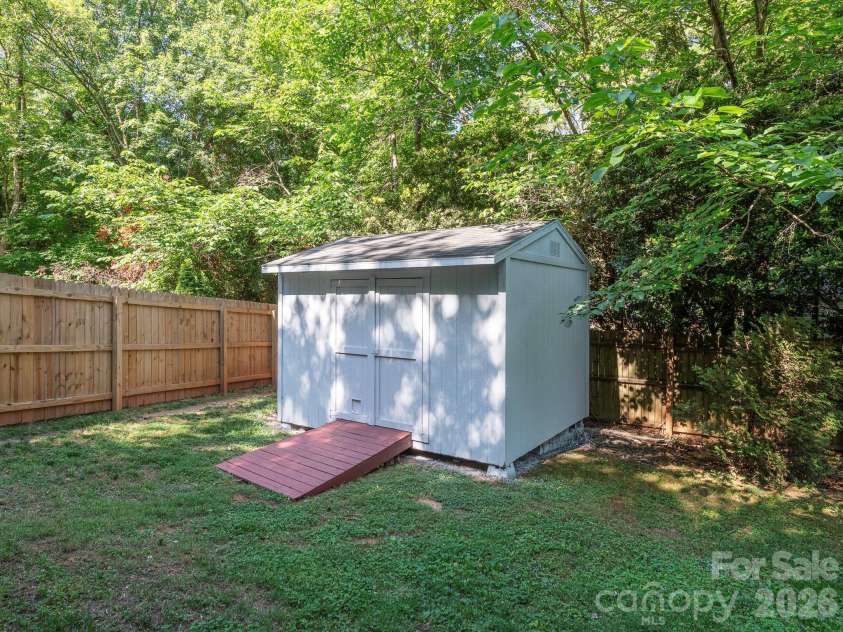 8208 Bluesage Circle, Charlotte, NC 28270.  MLS# CAR4384990, YatesRealty ID 24993. 