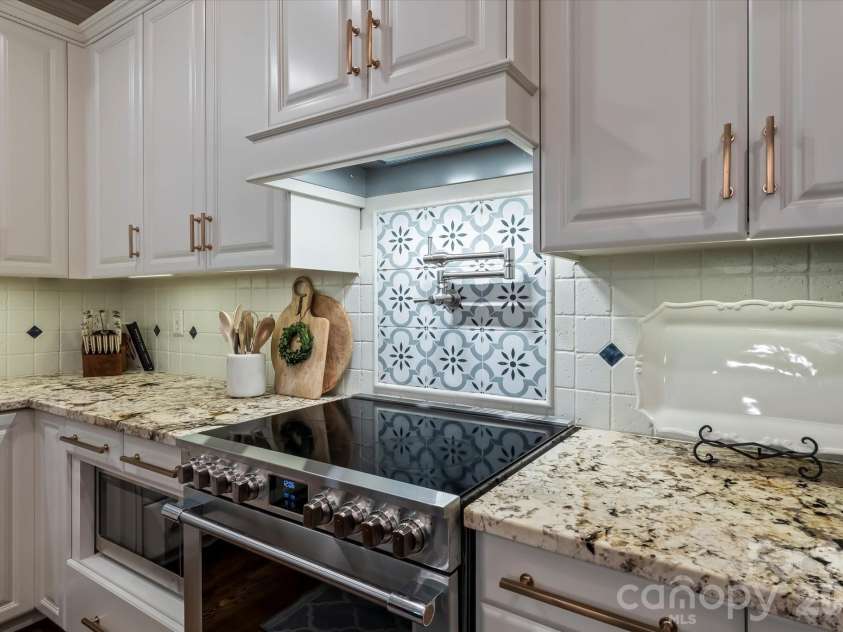 20101 Coachmans Wood Lane, Cornelius, NC 28031.  MLS# CAR4382693, YatesRealty ID 24994. 