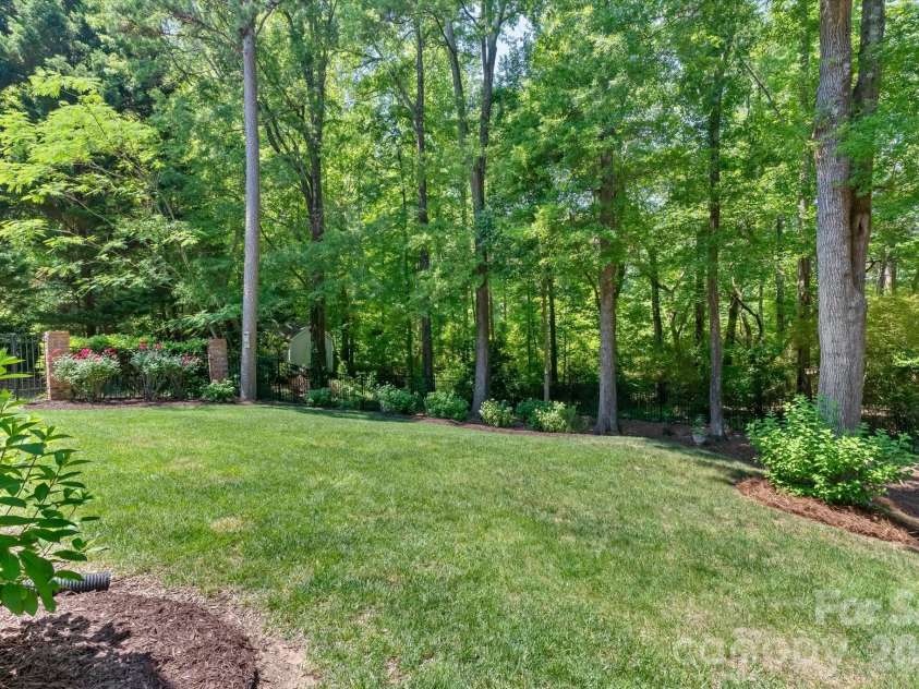 20101 Coachmans Wood Lane, Cornelius, NC 28031.  MLS# CAR4382693, YatesRealty ID 24994. 